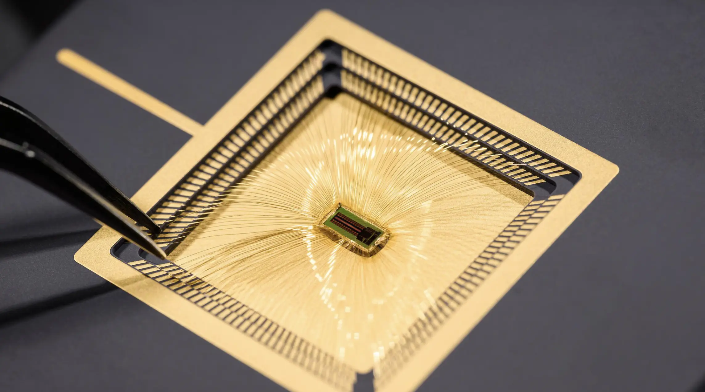 Miniaturowy Chip M&oacute;zgowy Przekształca Myśli w Tekst z Dokładnością 91%