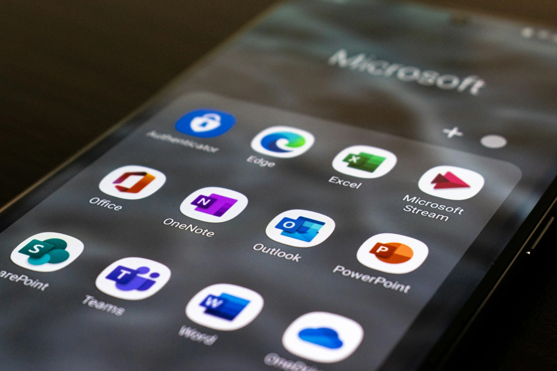 Microsoft Wprowadza Nowe Strony Copilota i Rozszerza Funkcje AI