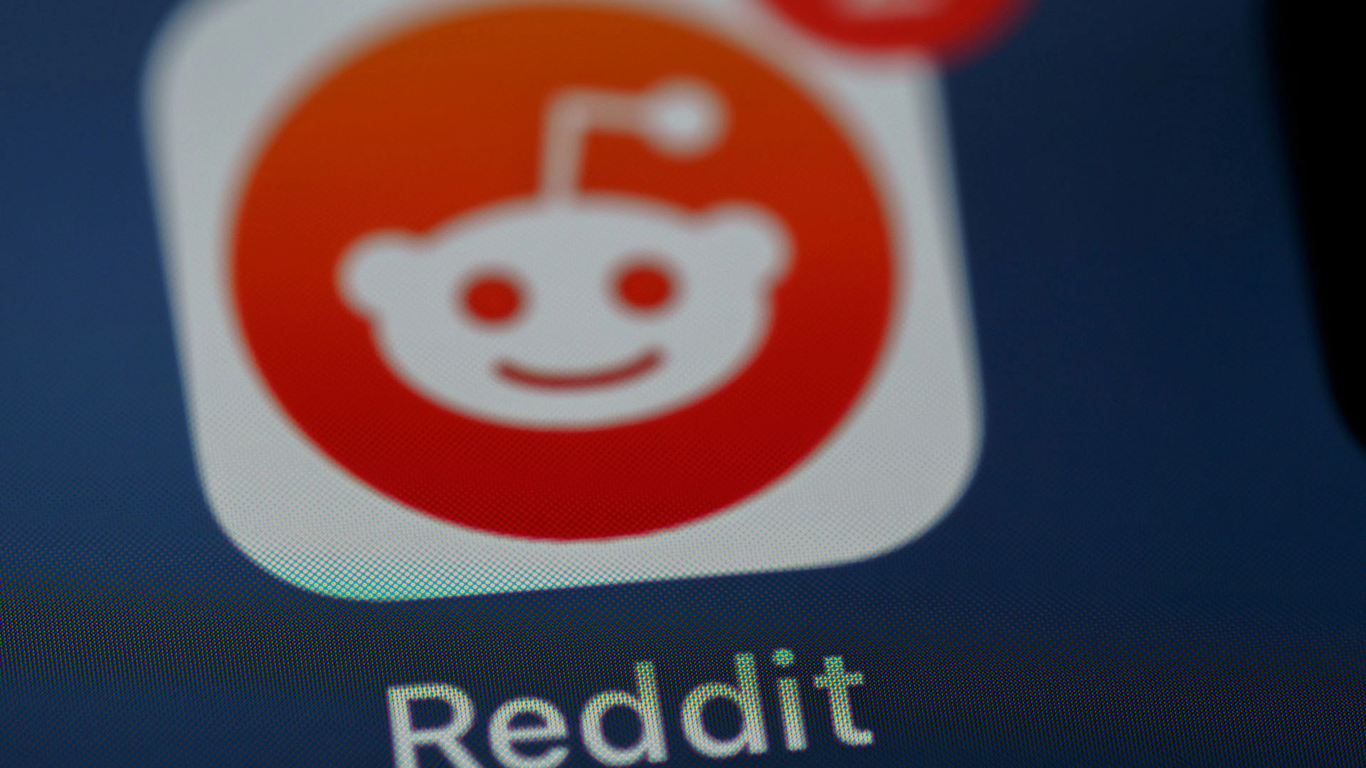 Nowy Scam na Reddicie Zaraża Użytkowników Malwarem Kradnącym Kryptowaluty Poprzez Fałszywe Oprogramowanie do Tradingu