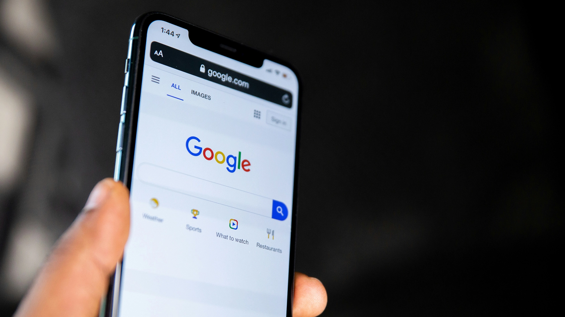 Nowy tryb AI Google&rsquo;a alarmuje wydawc&oacute;w stawiających czoła gwałtownym stratom ruchu na stronach